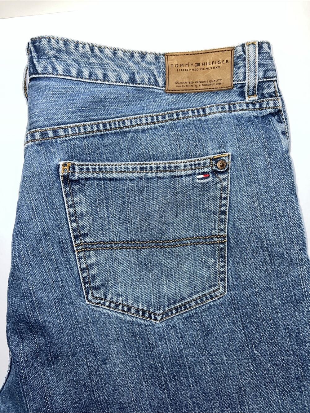 TOMMY HILFIGER Men’s Jeans Medium Wash Denim Baggy Relaxed Fit Size 42 X 30